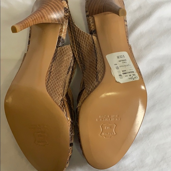 Stuart Weitzman snake skin heel ⚠️ - Picture 5 of 6